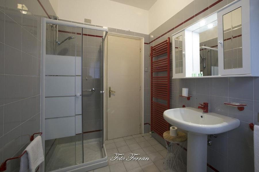 הוילה סלה מראזינו Casa Vacanze Gli Ulivi Del Lago מראה חיצוני תמונה